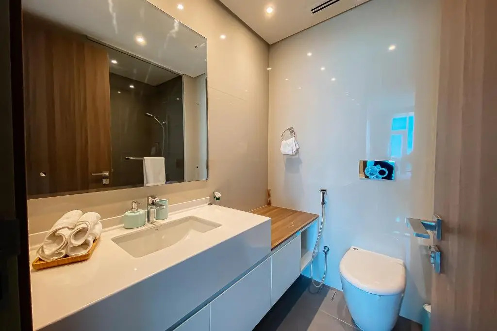 RH- Lovely 2 bedroom apartment, Lagoon View in Gateway Residences