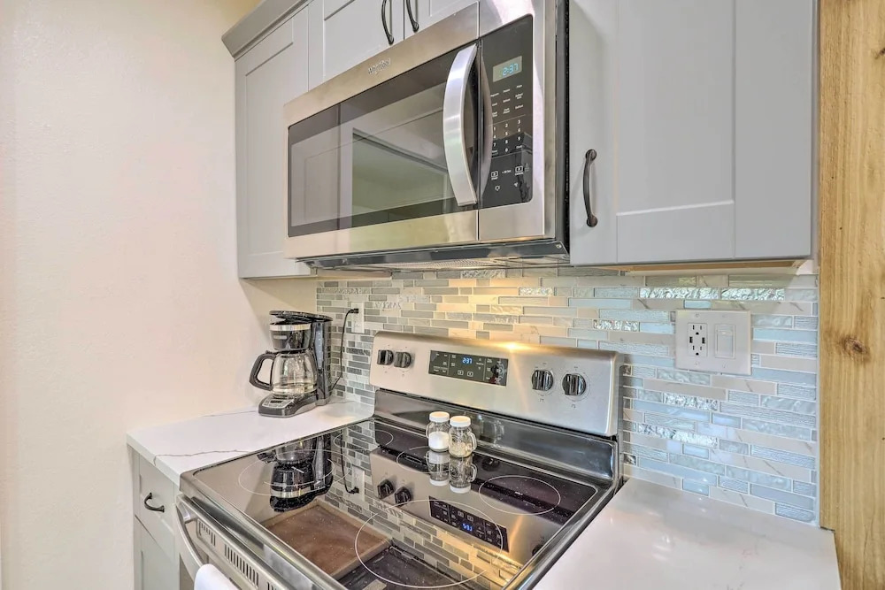 Merritt Island Home w/ Spa - 8 Mi to Cocoa Beach!