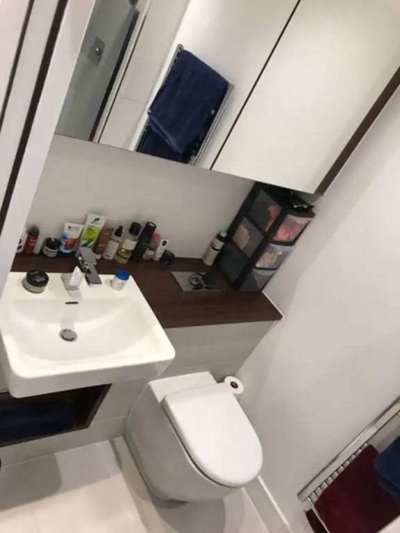 2 Bedroom Shoreditch Flat With Balcony