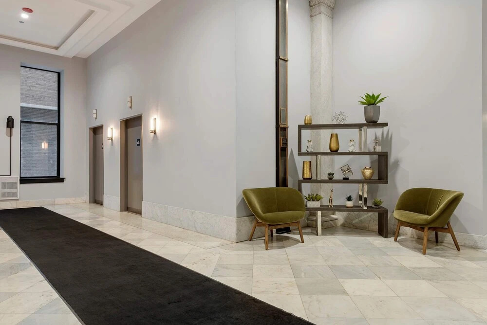 Downtown Charm 2BR Comfort Great Amenities