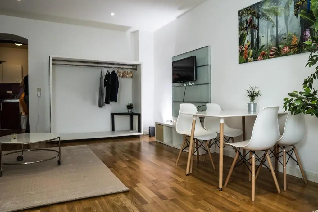 FULL HOUSE Studios - The Jungle Apartment - NETFLIX, WiFi inkl