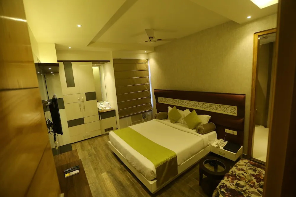 Hotel Gurveer Royal