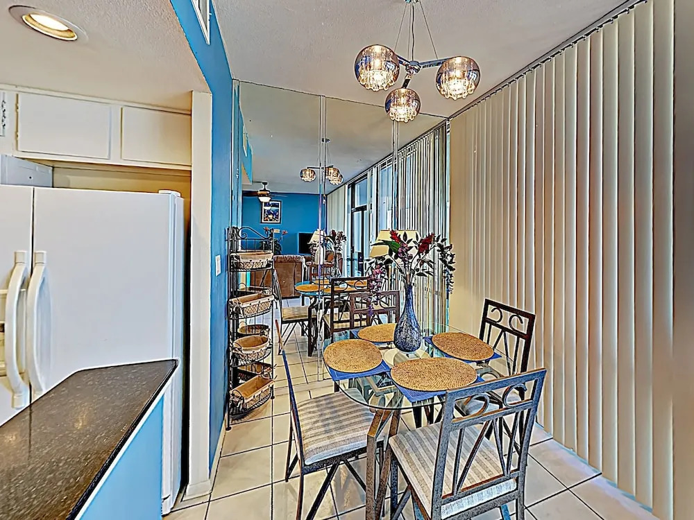 New Listing! Posh W/ Pool - Steps To Beach 2 Bedroom Condo