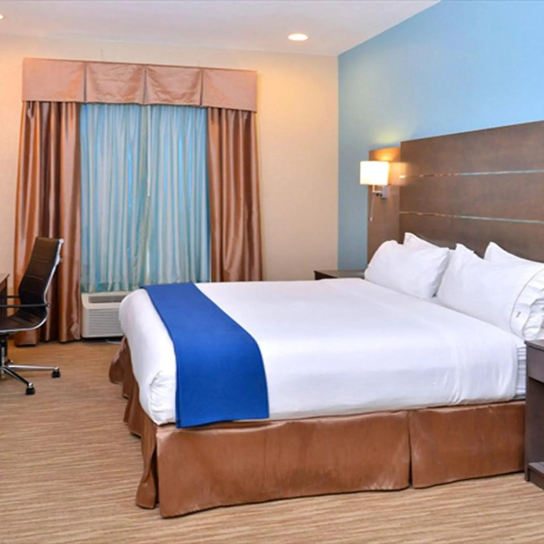 Holiday Inn Express and Suites Schulenburg by IHG