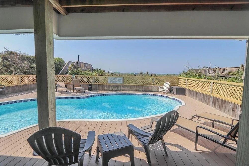 Shining Sea 5 Bedroom Home by RedAwning