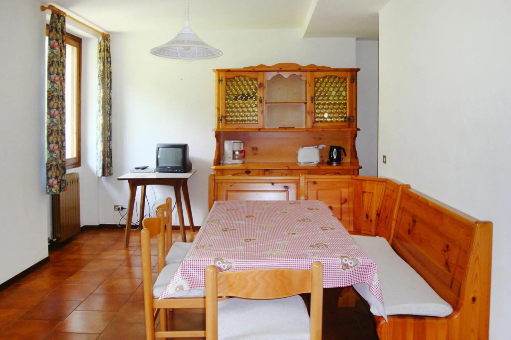 in Bezzecca with 2 bedrooms and 1 bathrooms