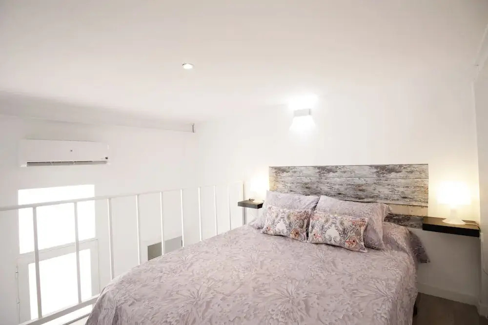 Dúplex con cama de Matrimonio y Sofá Cama A/C y WiFi SANB5