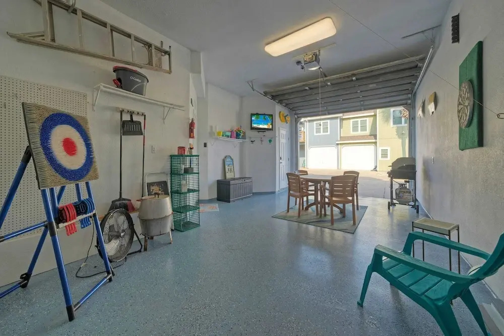 Communal Pool, Beach Gear & Prime Location Near Port Aransas Beaches Salty Seas by Avantstay