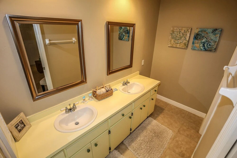 7964 Estero