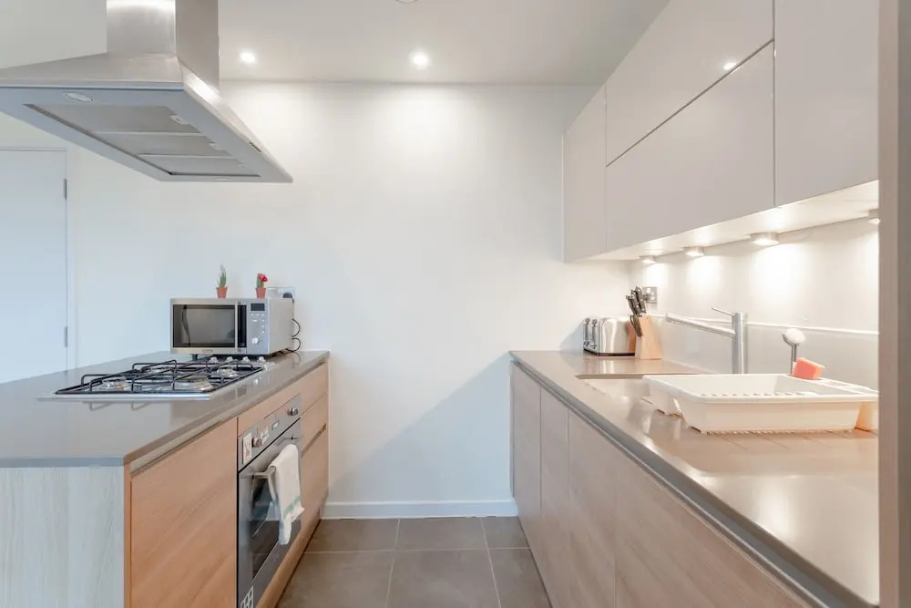 Modern 1 Bedroom Flat in Shadwell With Balcony
