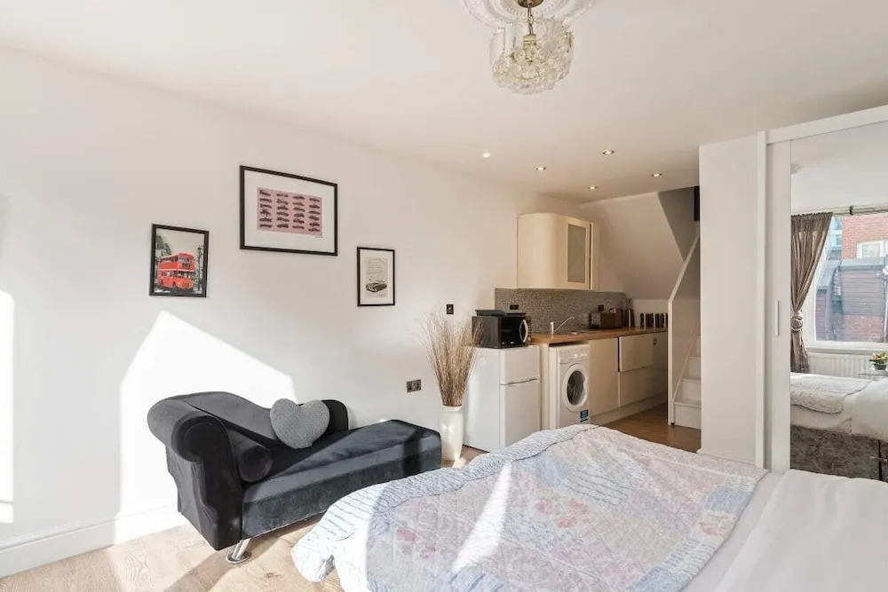 Beautiful Studio W/patio Near London Bridge