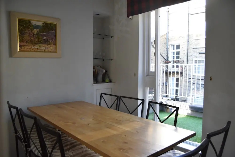 2 Bedroom Apartment in Quite Central London