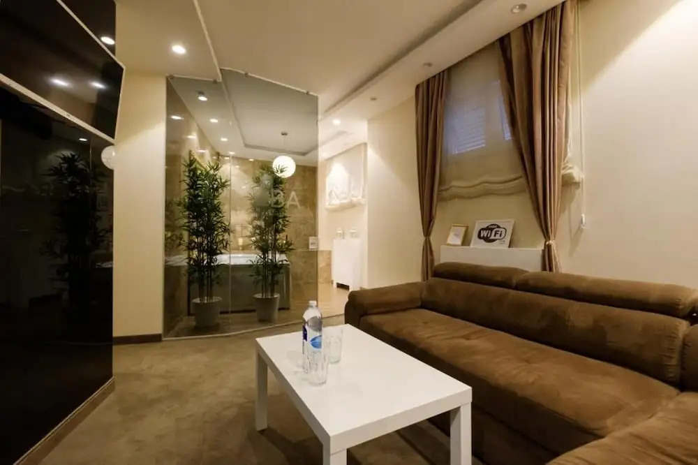 Central Business Suites with Hot Jacuzzi