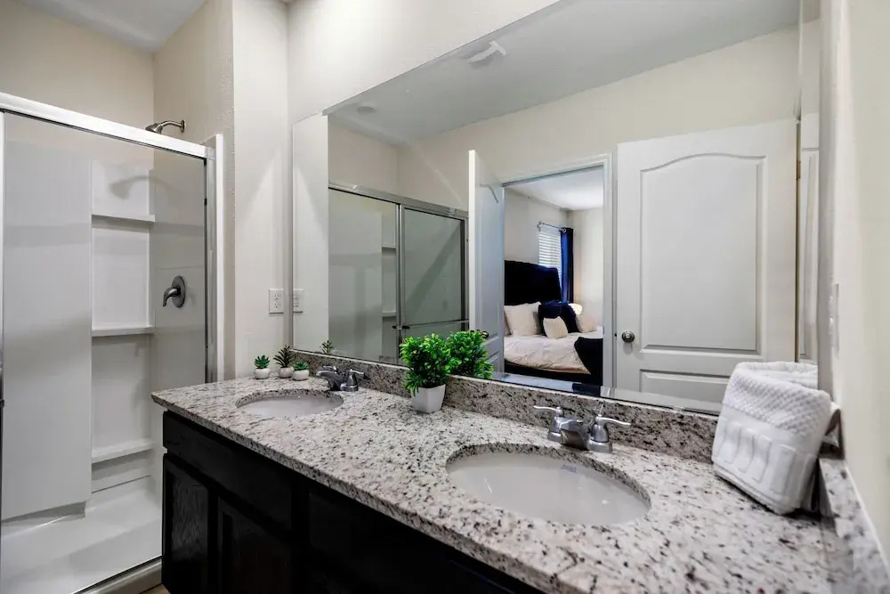 Solterra- LakeView - Private Pool & Spa