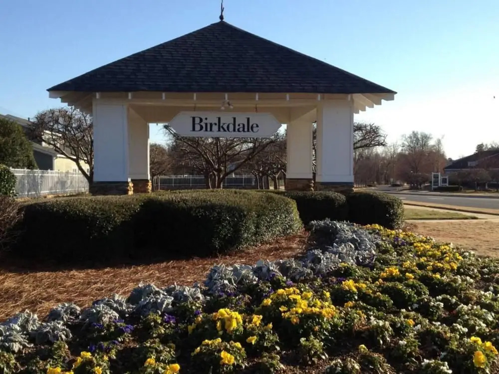 2br-sleeps5-privategarden-freeparking-pets