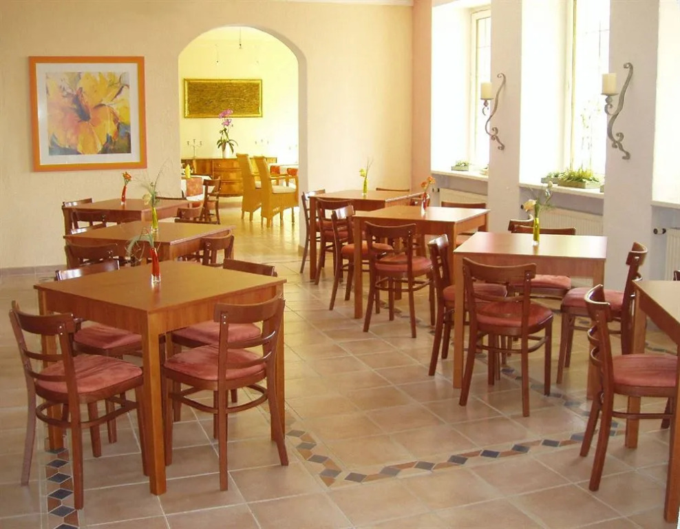 Hotel Adenia