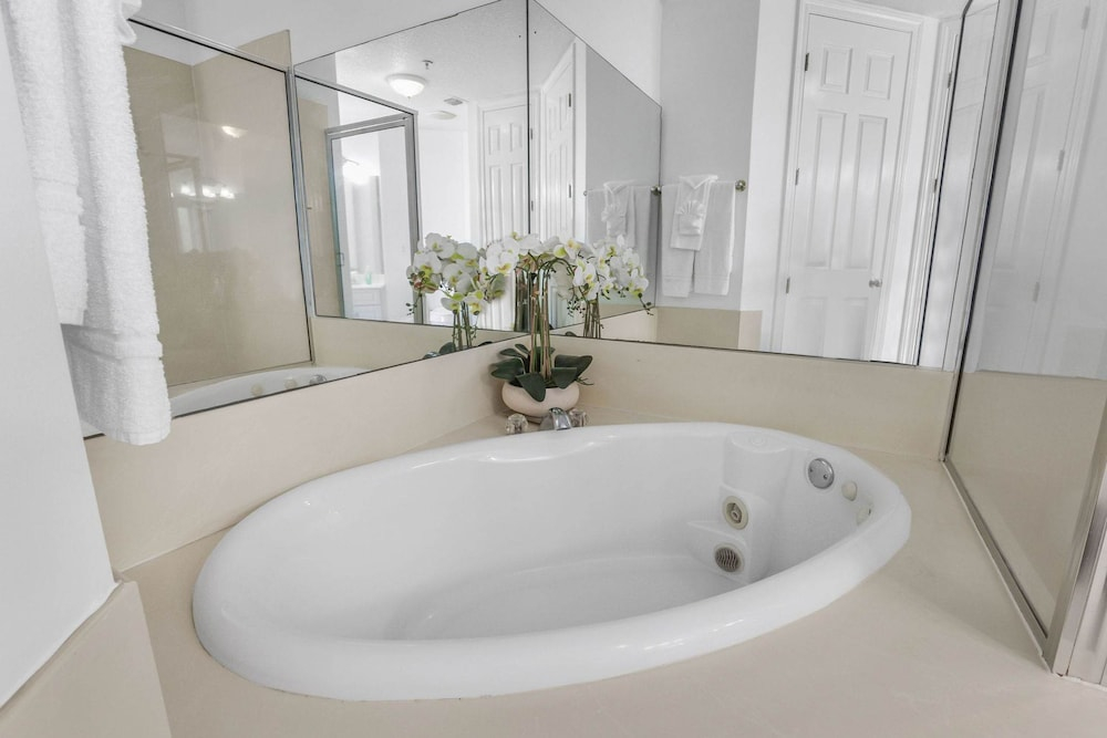 Regency Isle Beachfront Bliss Amazing Views 2 Bedrooms