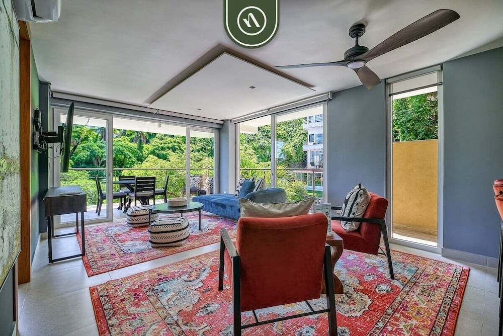 Luxury 2 BR Condo in the Jungle - Oceanview Pool