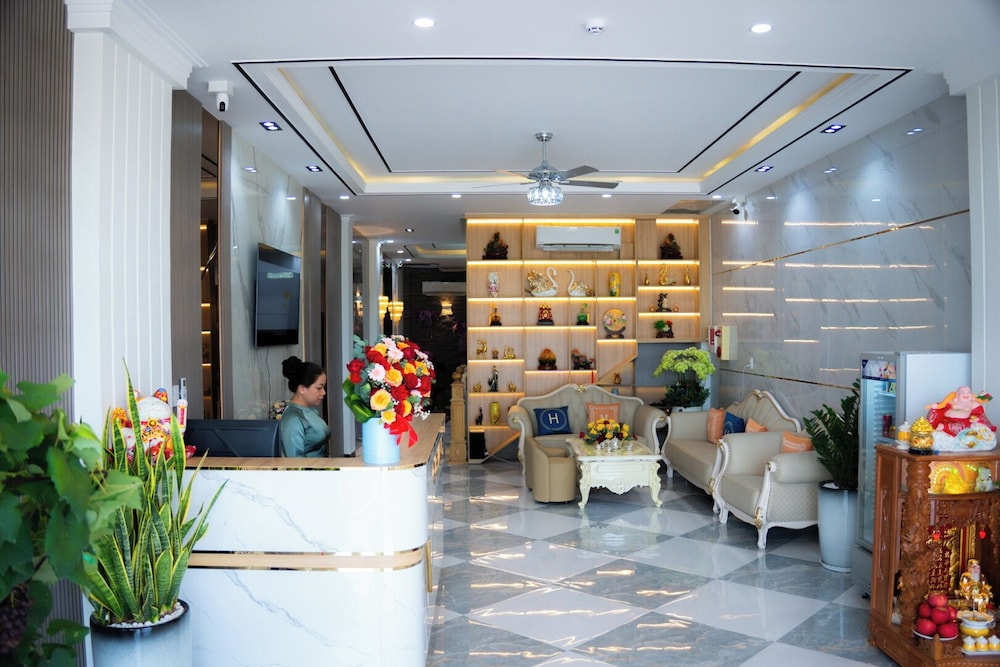 Queen Luxury Hotel