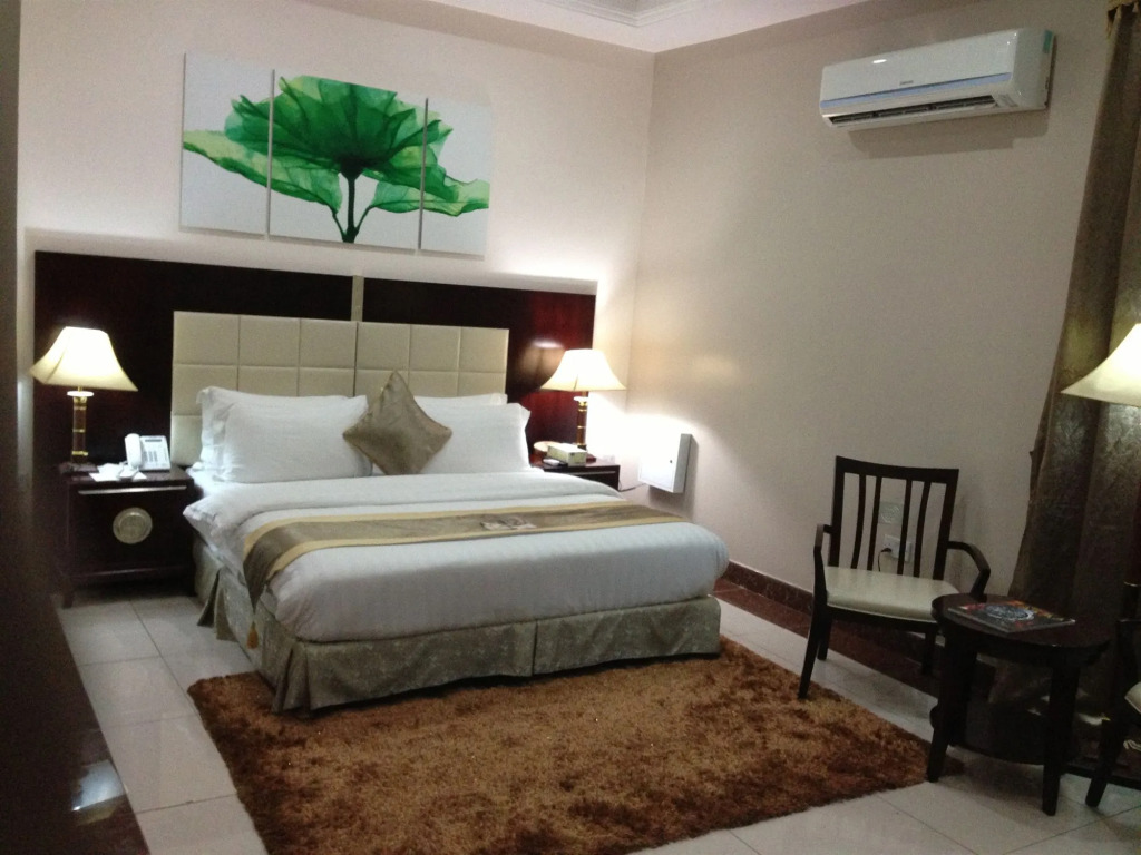 GrandBee Suites