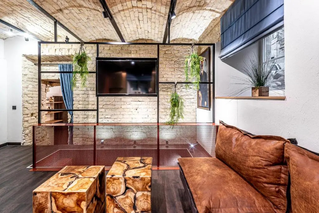 UNESCO Hidden Arches – Restored 3 Bedroom Apartment in the Historic Pilies St.