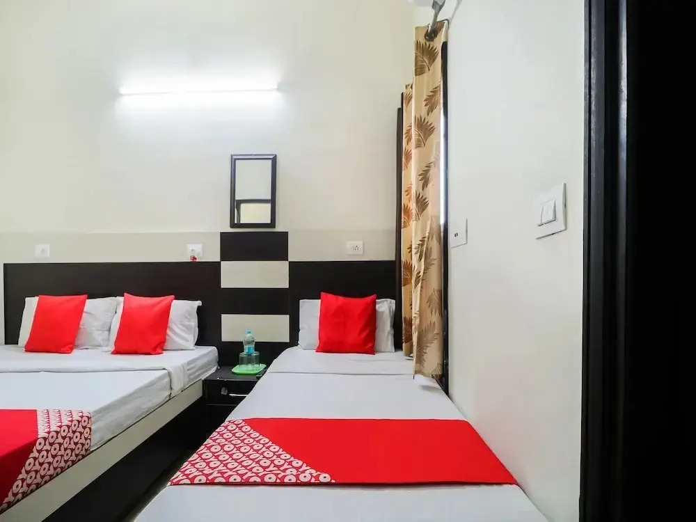 Royal Guest House by OYO Rooms
