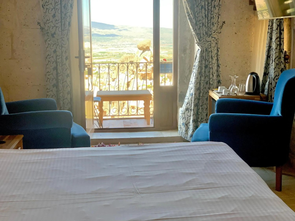 Caldera Cave Hotel