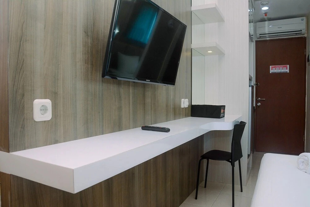 Comfy And Best Deal Studio Room Tifolia Apartment By Travelio