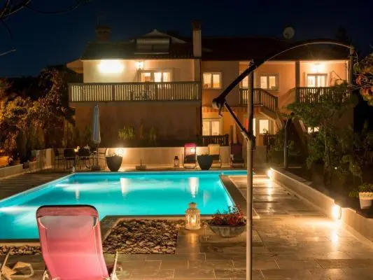 Leylandia Holiday house