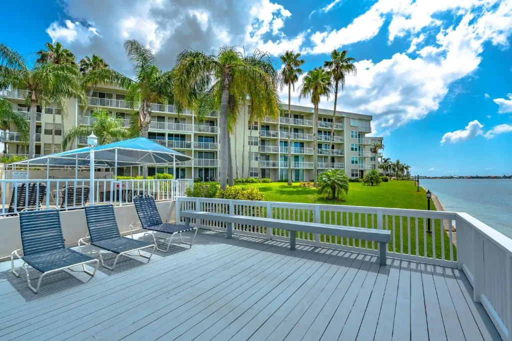 Bahia Vista 9-521 by Distinctive Beach Rentals