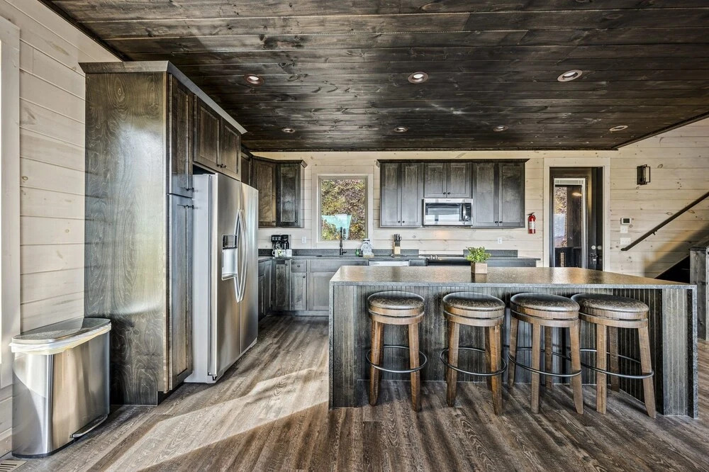 Ski Mountain Swim 3 Bedroom Home by Redawning