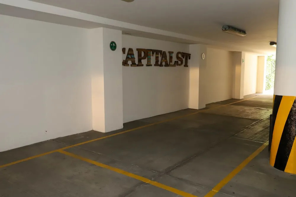 Capital St.
