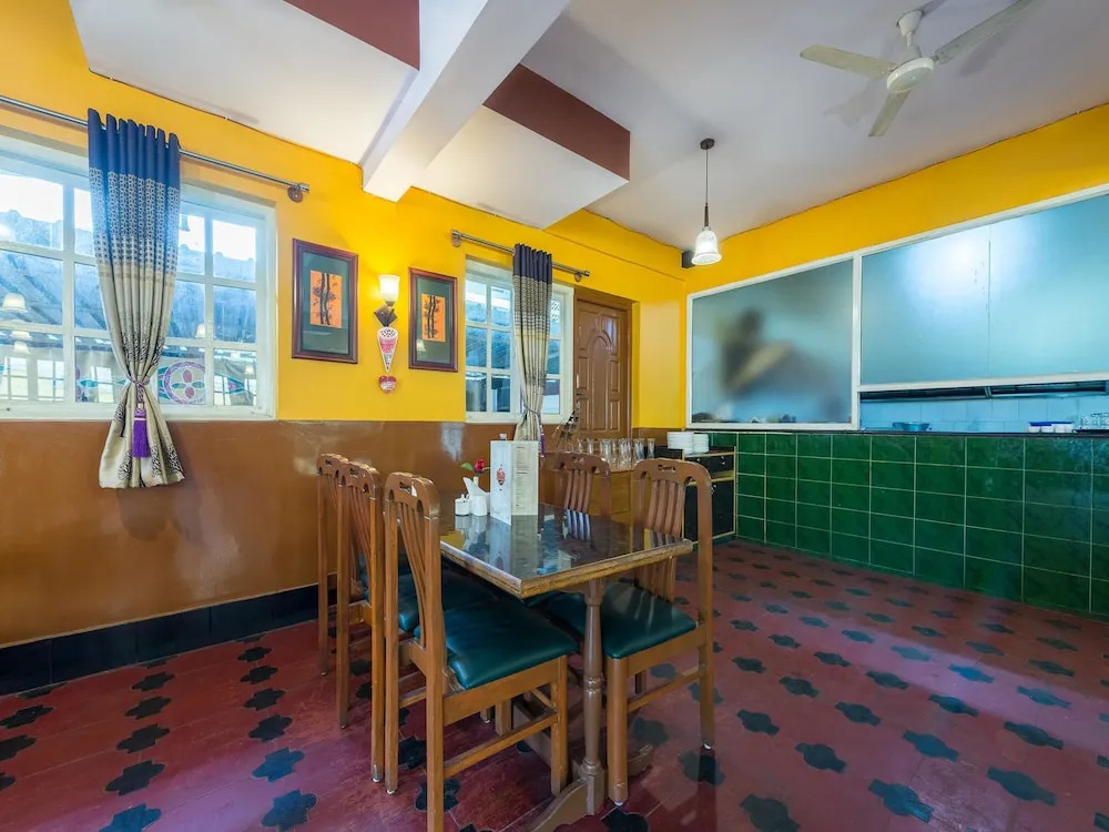 OYO 3722 Hotel StayEasy Majestic