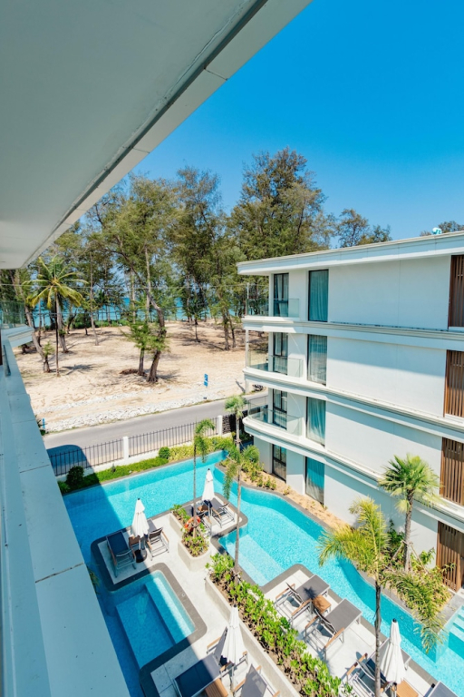Unit 2303 Beachfront Pool-facing + Sea View