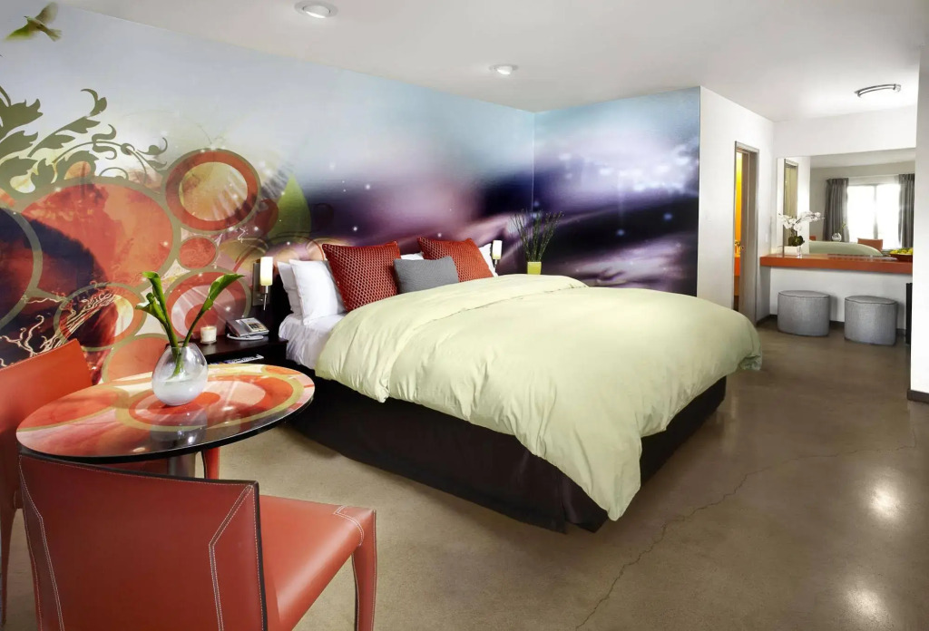 The Tangerine - a Burbank Hotel