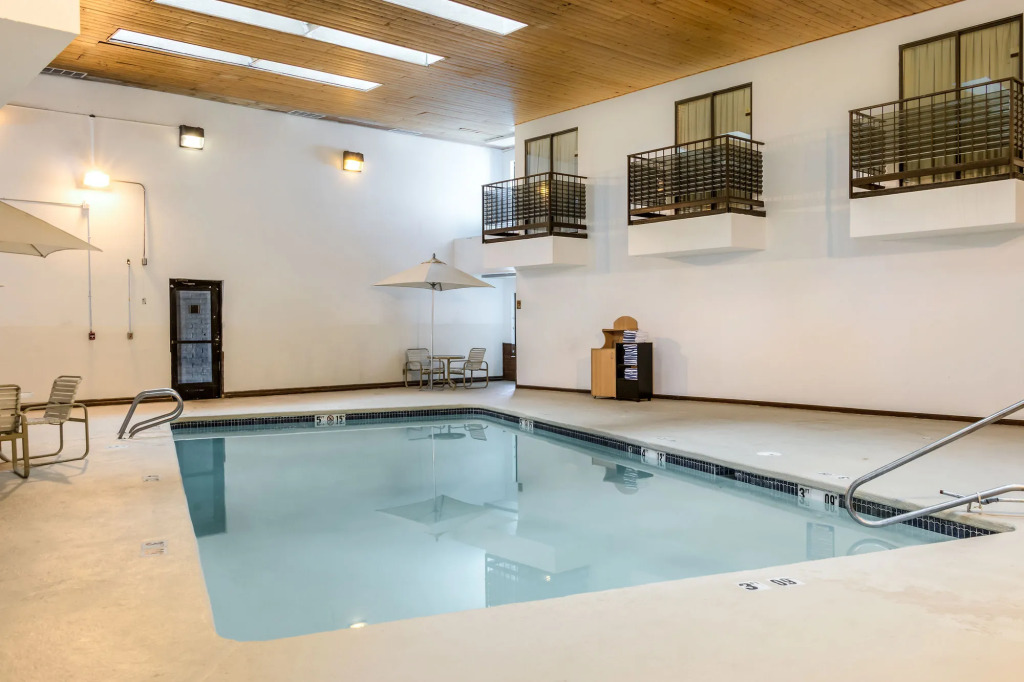 Desert Sands Inn & Suites