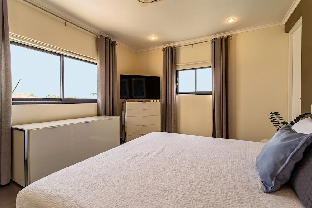 Spectacular Designer Villa 5 Star Luxury 6 Bedroom New!