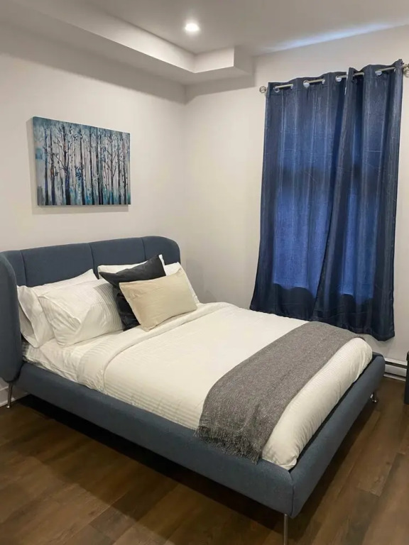 M11 Upscale Comfy Studio w AC in Perfect Location