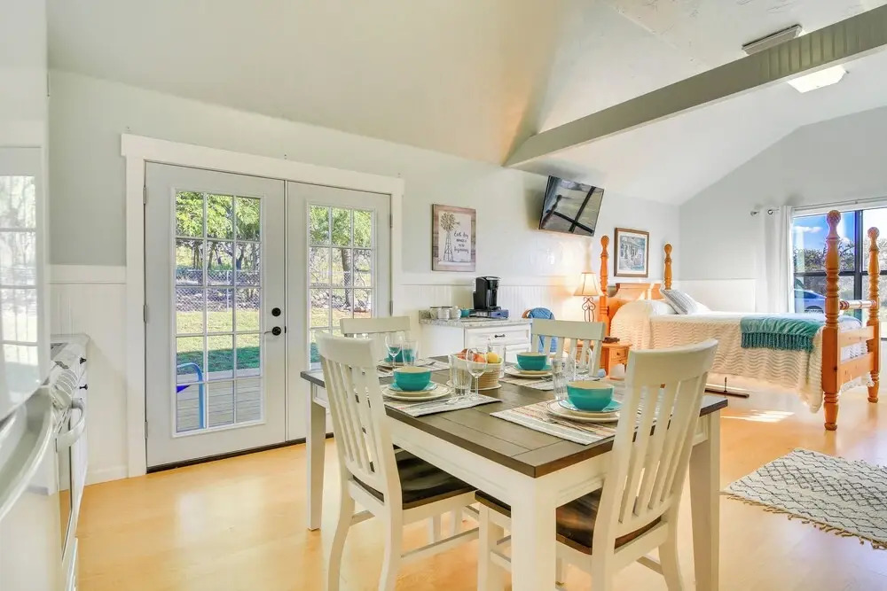 Ranch Cabin w/ Decks, 10 Mi to Fredericksburg