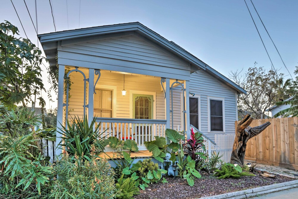 Historic Galveston Home: Walkable Neighborhood