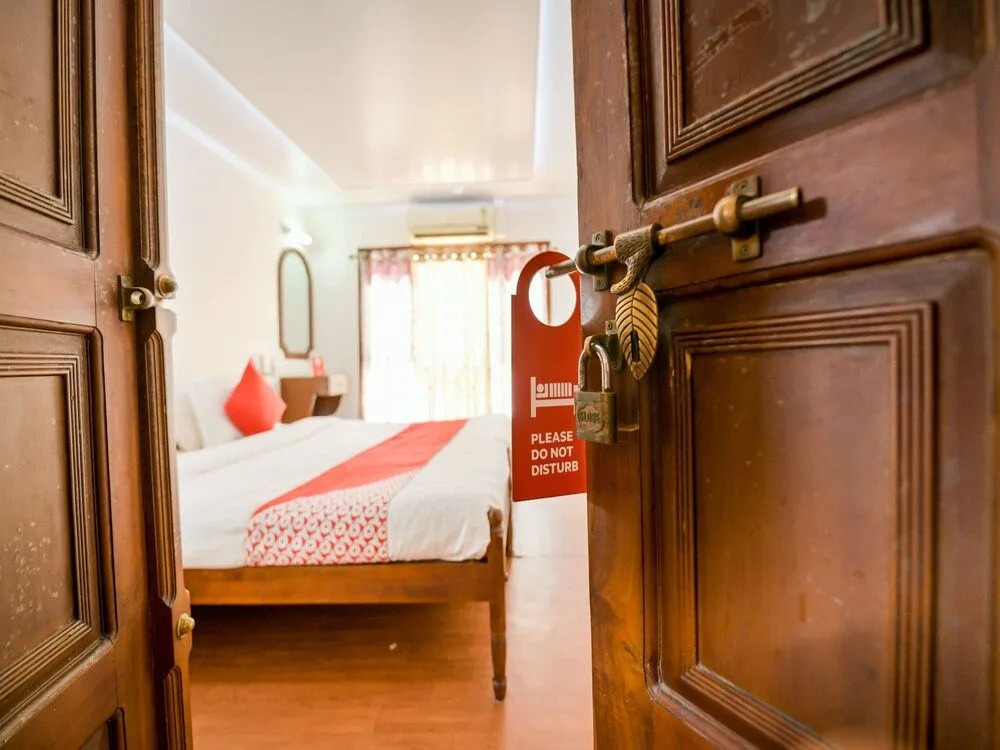OYO 13589 HouseBoat My Trip Deluxe 4 BHK Private