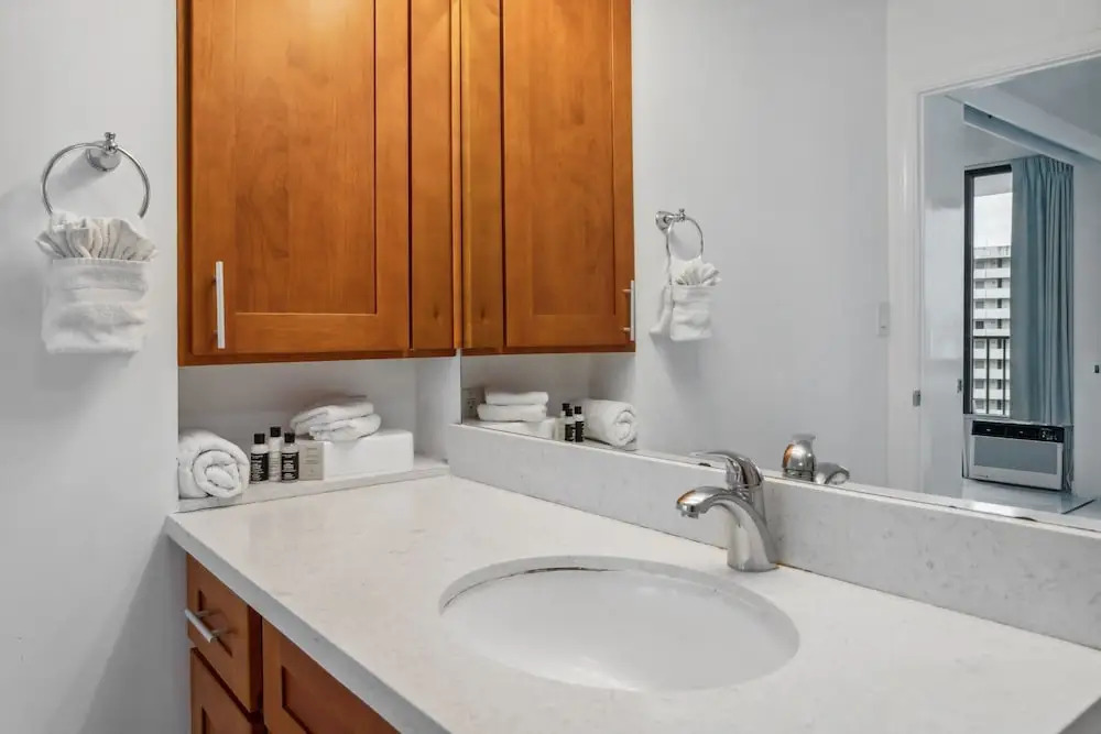 Gorgeous High Rise Waikiki Condo with Ocean and Diamond Head Views