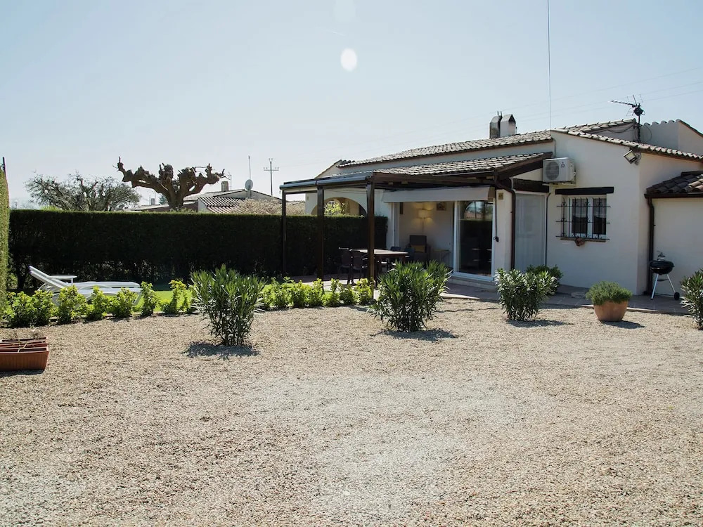 Cozy Holiday Home in Torroella de Montgrí With Swimming Pool