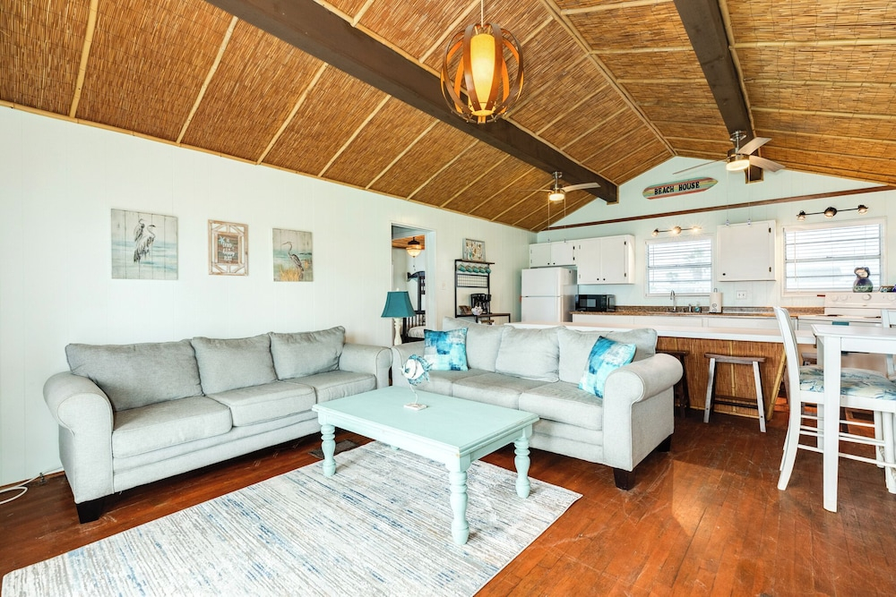 Walk to Ocean: Coastal Surfside Beach Bungalow!