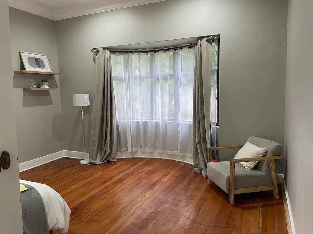 Contemporary 2 bed in Suburbs - 2081