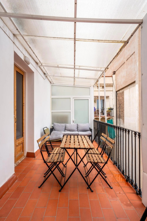Huge and modern 4 bedroom apartment next to Paseo de Gracia