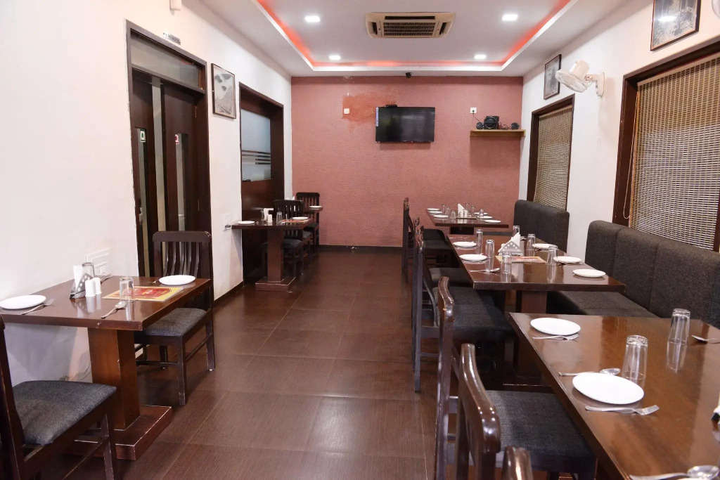 OYO 1030 Hotel Palm View Residency