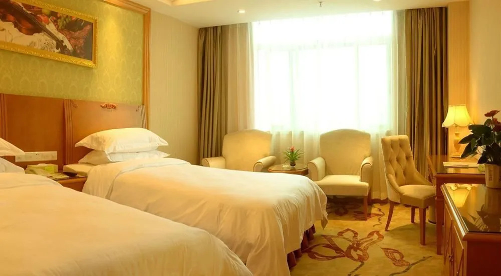 Vienna Hotel (Shenzhen Henggang & Tangkeng Metro Station)
