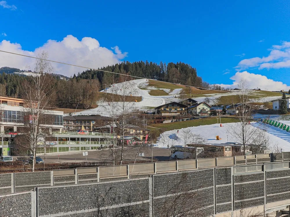 Luxurious Chalet Near Ski Lift in Hopfgarten