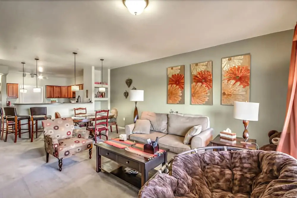 Devonshire #3032 - 2 Br condo by RedAwning